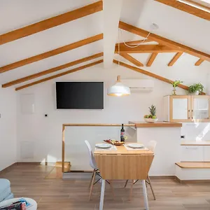 Santolina Apartment Split