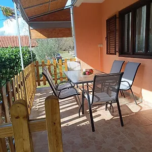 Visnja Ferienhaus Benkovac